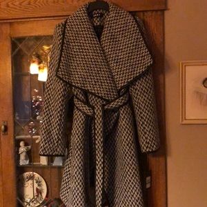 DNKY winter coat.  Never worn.  It’s a heavy warm coat with faux leather trim.